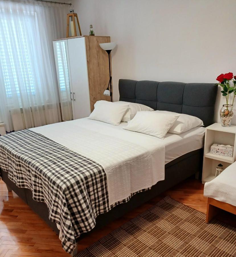 Rooms & Apartments Dolac ฮวาร์ ภายนอก รูปภาพ